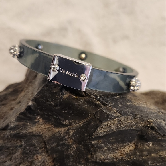 NWOT Lia Sophia "Glazed" Grey Translucent Cut Crystal Bracelet - Picture 1 of 3
